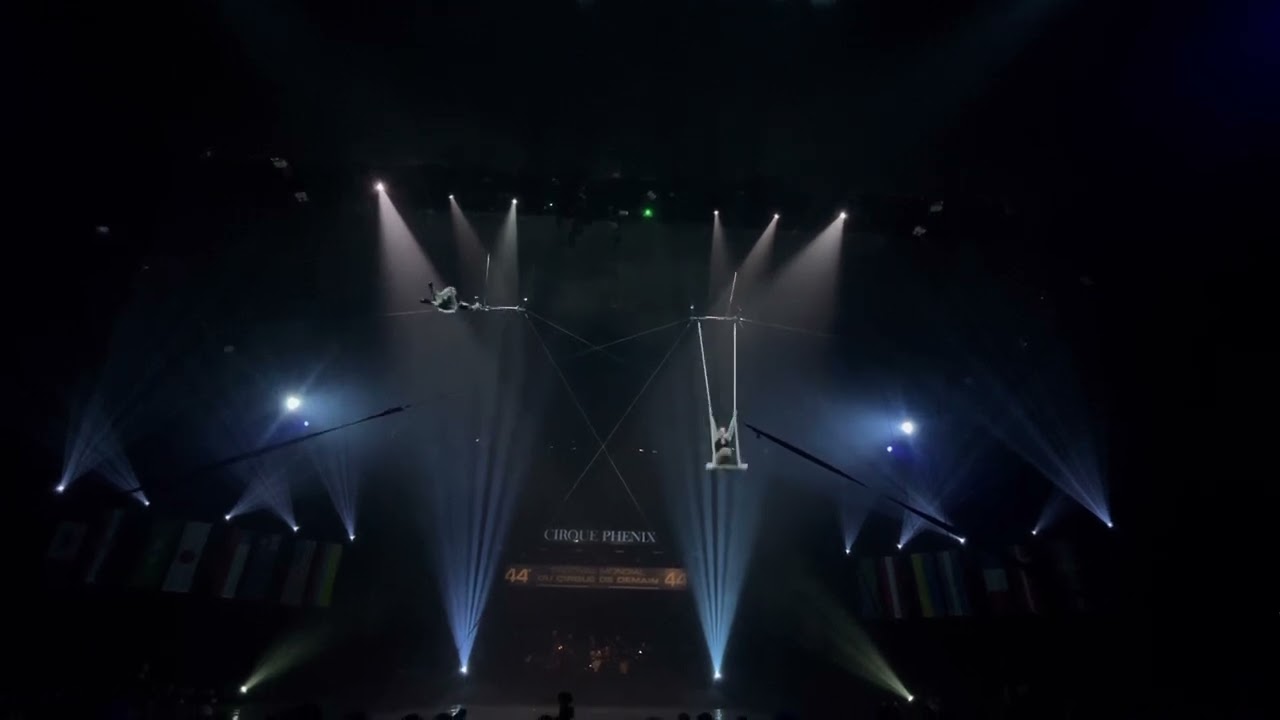 Malou et Alizé - duo trapèze ballant - 44e Festival mondial du cirque de demain