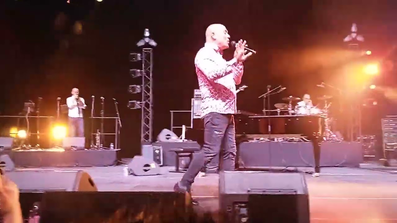 DOMINIQUE BARRET ♥ღ¸.•°*♥♥♥❤️❤️MON COEUR ÉPRIS ♥ღ¸.•°*♥♥♥❤️❤️{PALAIS DES SPORTS}