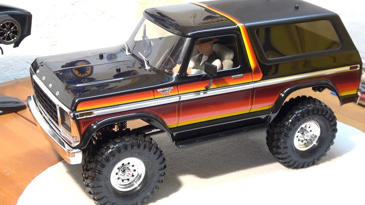 Traxxas TRX-4 Ford Bronco - Driver Figure, clear Windows and matte Roof!