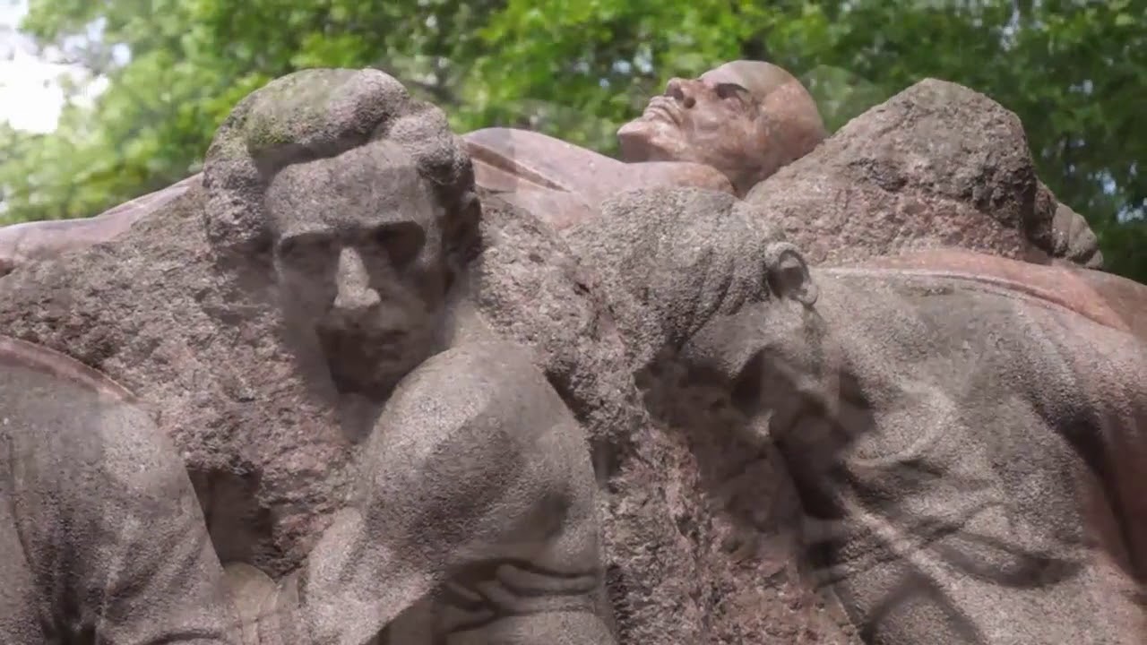 Горки Ленинские  Похороны вождя.  Скульптор Сергей Меркуров