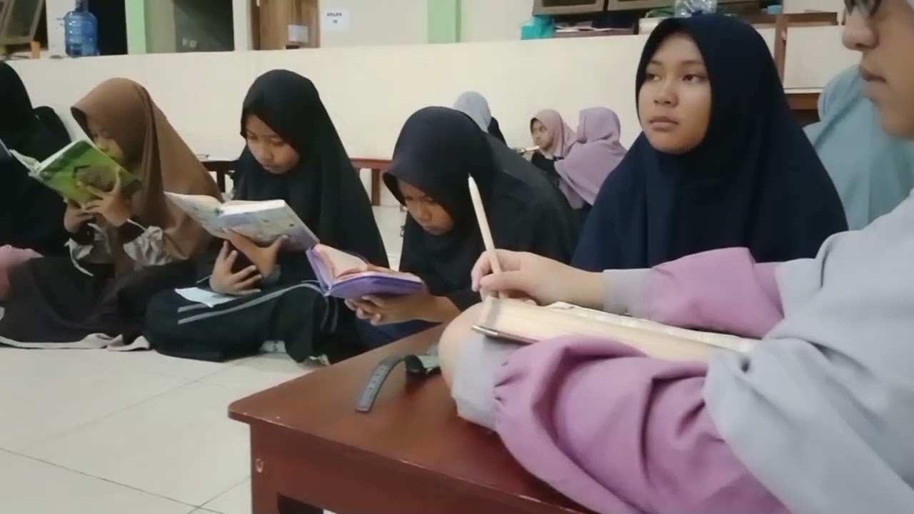 Moment Random Santriwati Ponspes Modern Daarul Arqom Tulung Klaten #Backsound_IBU