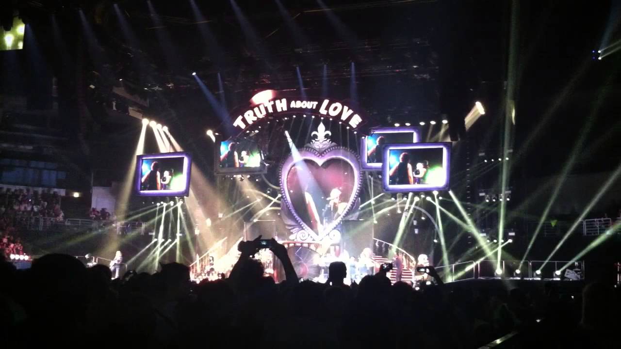 Pink - Trouble - live in Prague/Praha 10.5.2013, Czech Republic (The Truth about love tour)