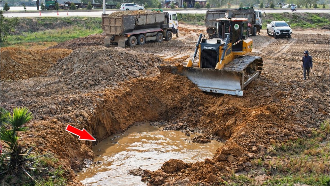 Amazing SHANTUI DH17 C3 Bulldozer Push Soil Fill Pit with Heavy Dump truck Pouring soils 