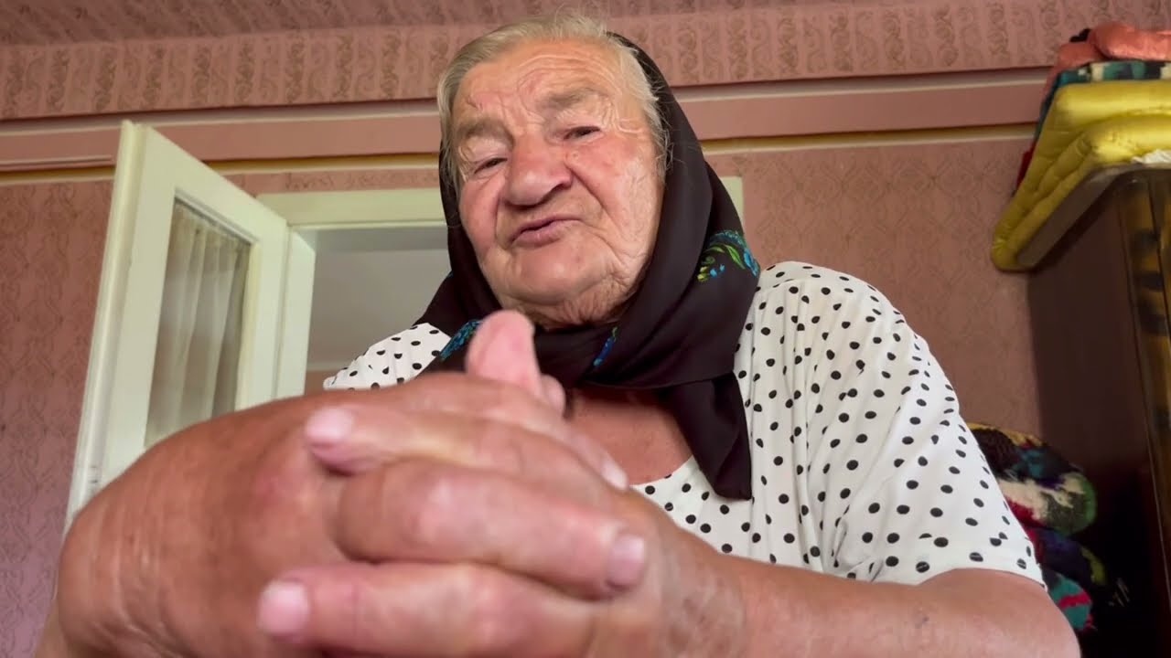 Poveștile bunicii  -  Despre îmbrăcăminte, efectul salamandrei și cinematografele vremii  ( Vol.I )