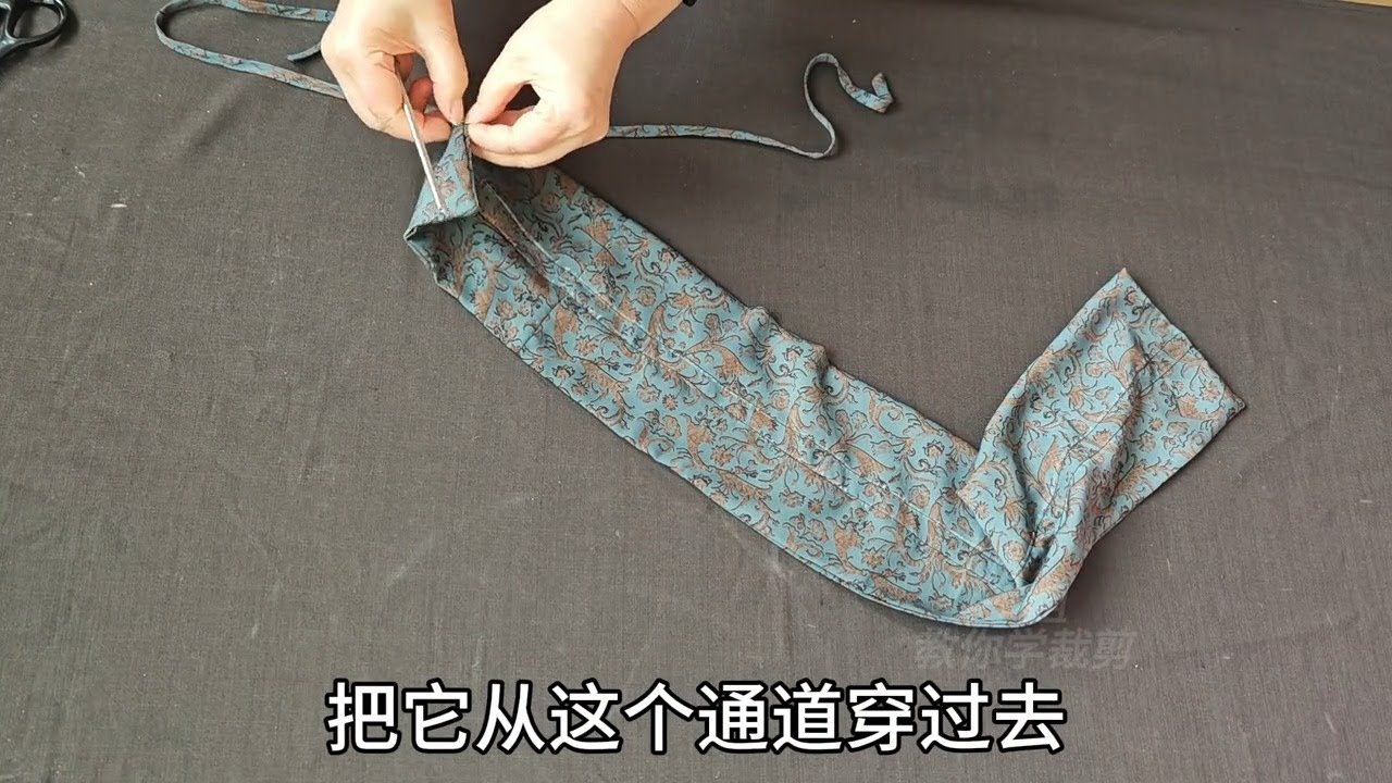 一块长方形布头巧改造！四周一缝中间穿根绳，百搭洋气女人都喜欢