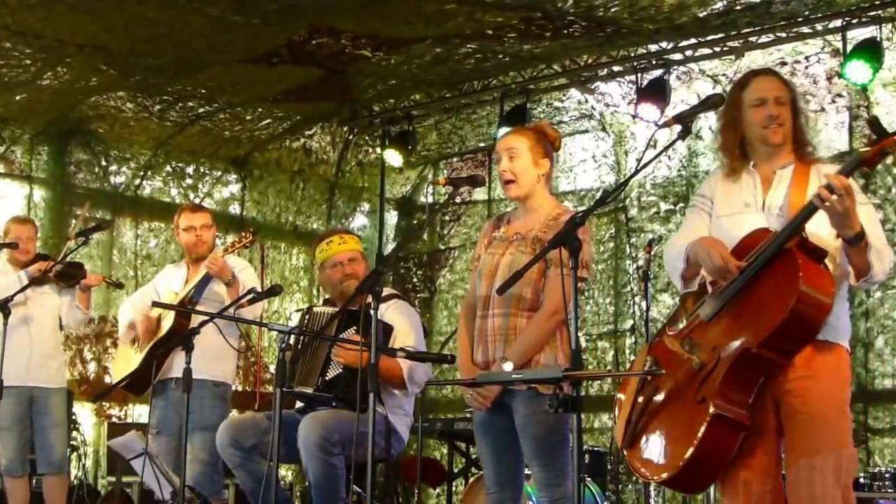 12. Dareband -  Naša Mara škube kaču