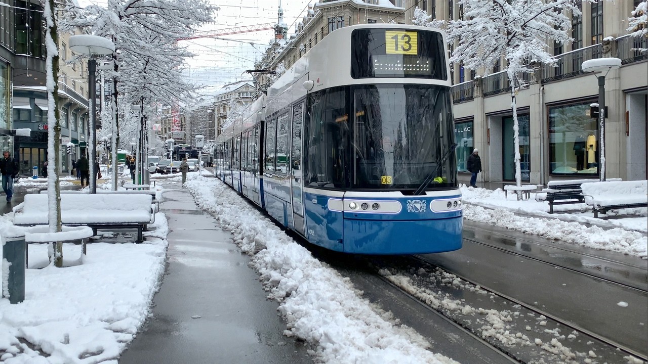 Winter in Zurich November 2024! ☃️ Snow walk ❄️ 4K winter walking tour 🇨🇭 Switzerland Wonderland