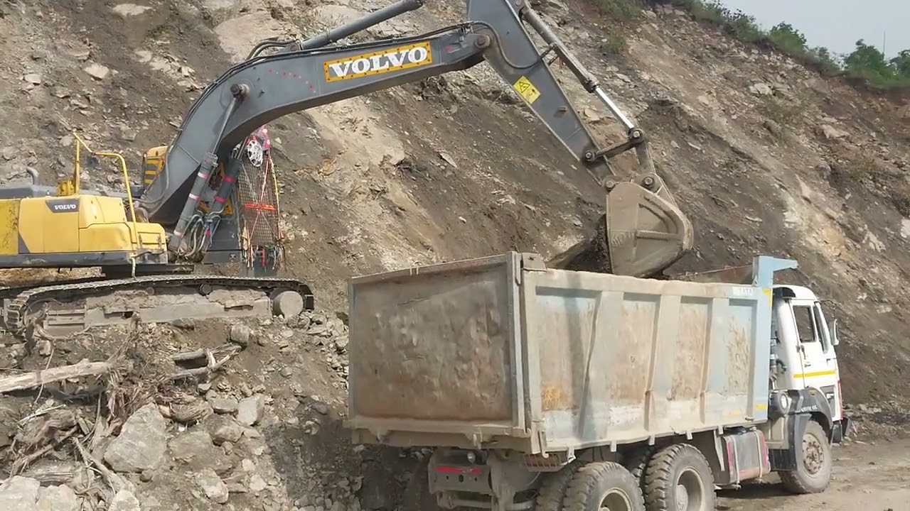 Volvo EC210D working #excavator #jcb #dozer #volvoexcavator