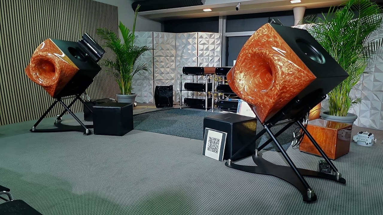 HIGH END MUNICH 2023: Aries Cerat - Aurora Loudspeakers