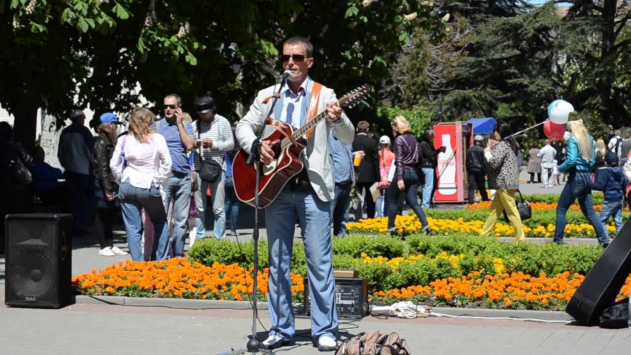 Поет как Розенбаум