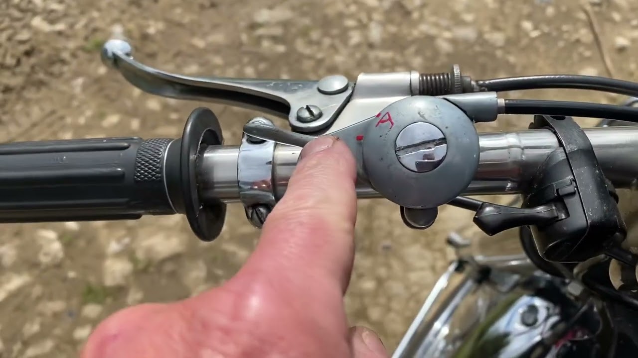 BSA DBD34 Gold Star walk around and start (sorry about the wind noise!)