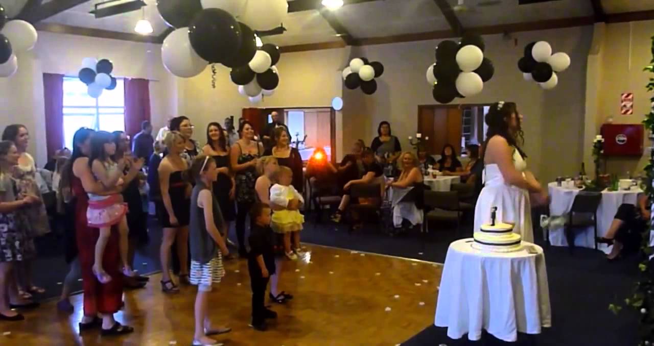 Catch the bridal bouquet   Fail   Поймать букет любой ценой