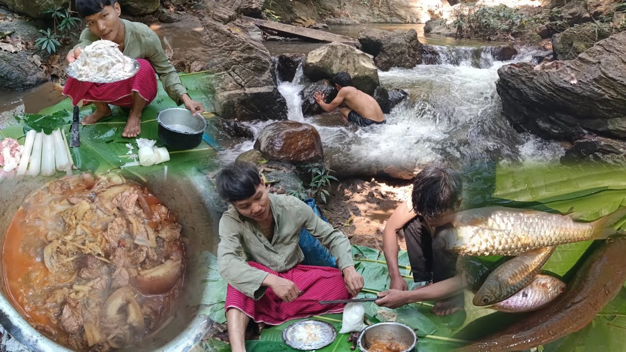 Let's change the scenery and cook some delicious red banana stem dishes by the stream.