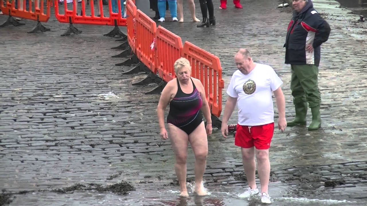 Broughty Ferry New Year's Day Dook 2015