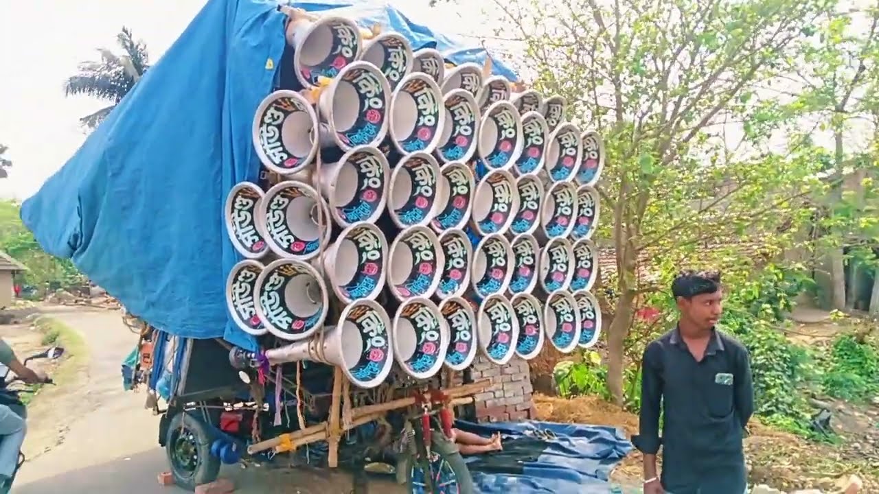 সাউন্ড কিং কেমন বাজাচ্ছে দেখো😱