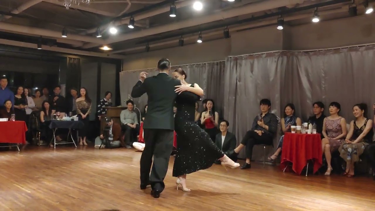 Suyay Quiroga & Jonny Carvajal