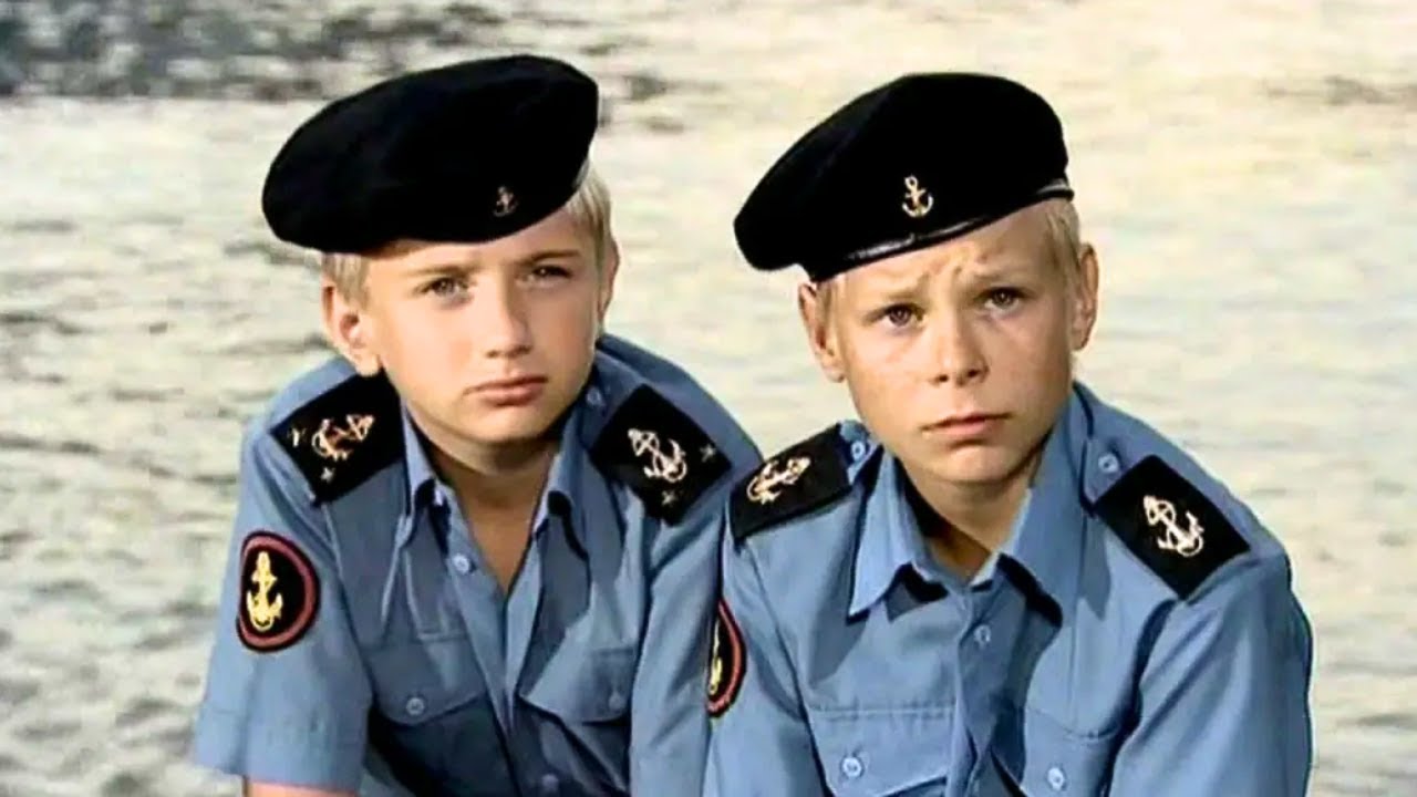 ДОБРЫЙ И ИСКРЕННИЙ СЕРИАЛ ПО КНИГЕ КРАПИВИНА О ДРУЖБЕ ДЛЯ ВСЕЙ СЕМЬИ! Трое с площади Карронад