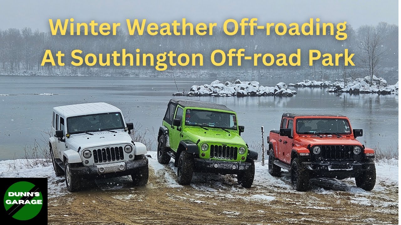 Езда по бездорожью в зимних условиях в парке Southington Offroad Park