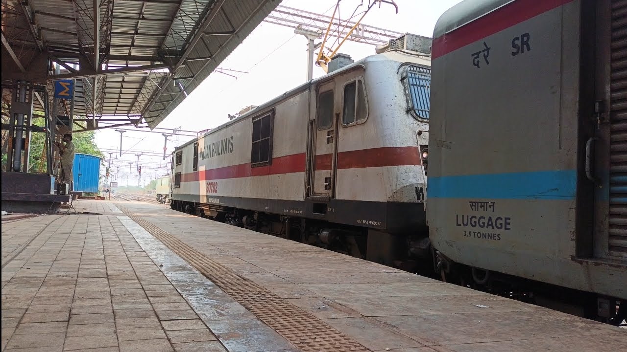 22660 Yog Nagari Rishikesh 🔄 Thiruvananthapuram North SF Express Depart Ratnagiri Railway Station.