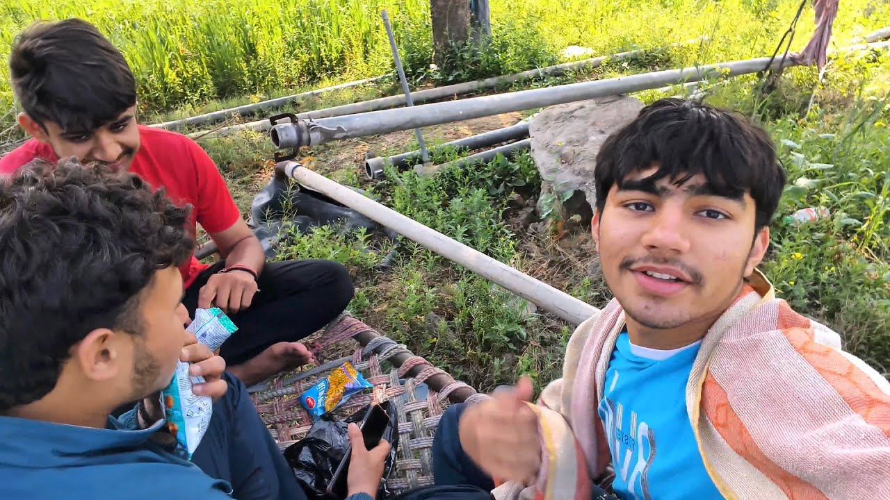 Ye hota hai village vlog🍎 | Dost k khet mein saap...