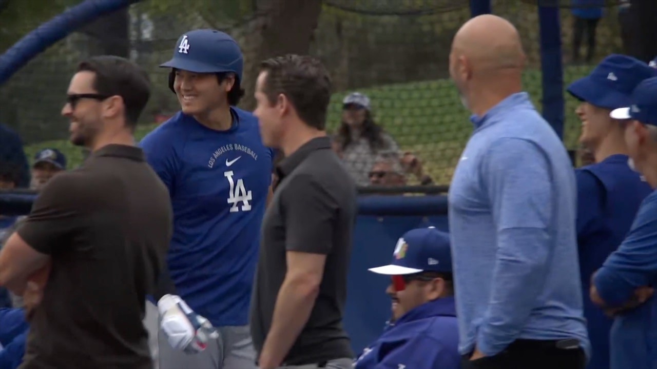 Shohei Ohtani hits against Alex Vesia, Hyeseong Kim drills & more from Dodgers Spring Training