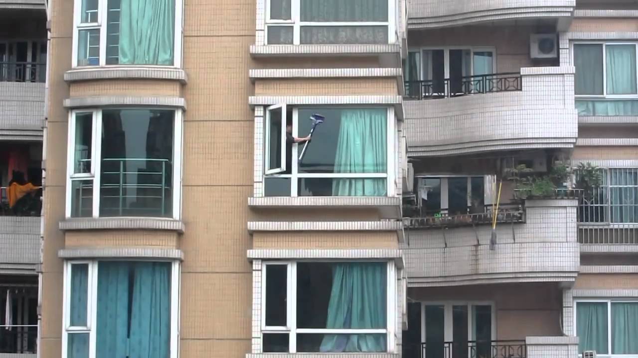 Jay and Sharon - Guangzhou - Window washing on the 29th floor
