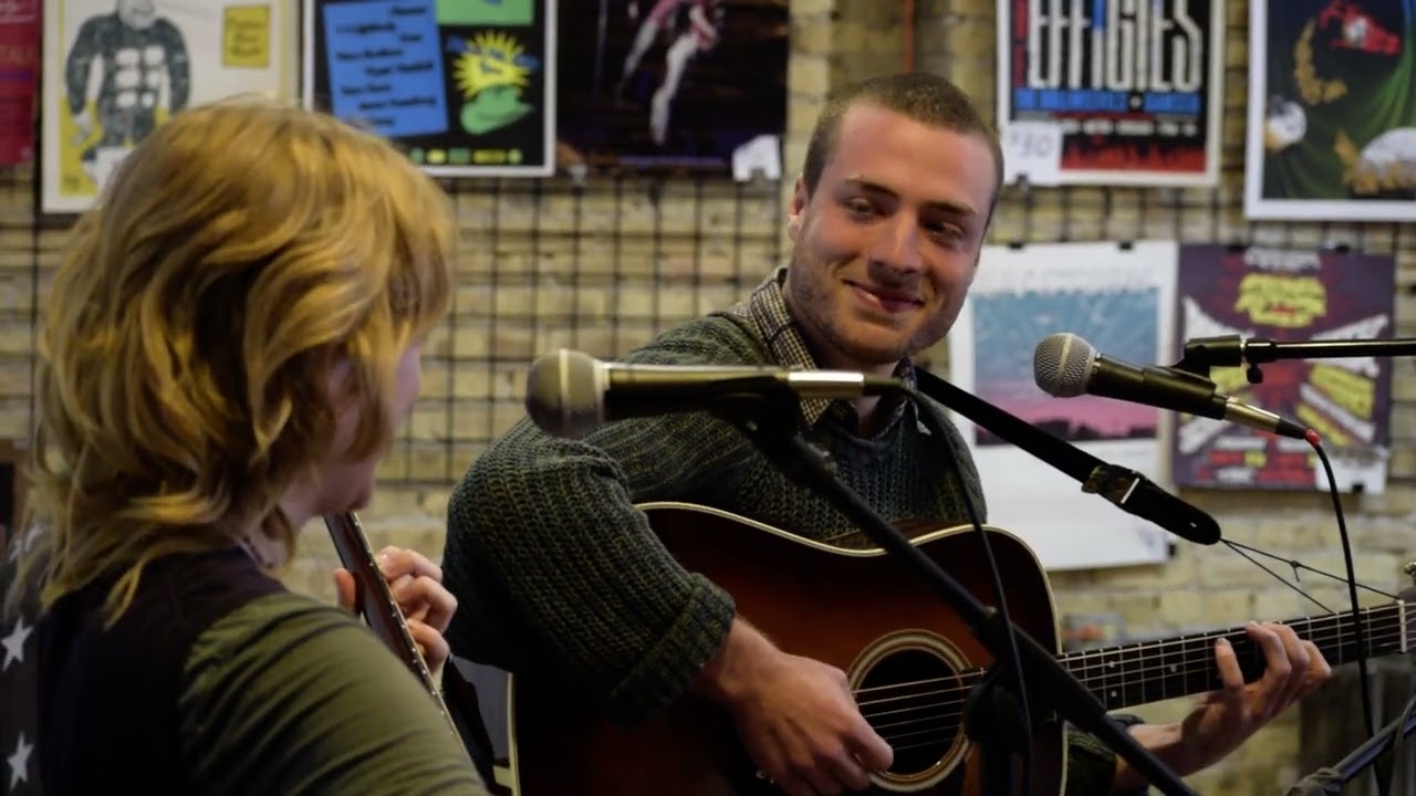 Garrett Frank & Ava Brennan - Settle (Live at Record Breakers)