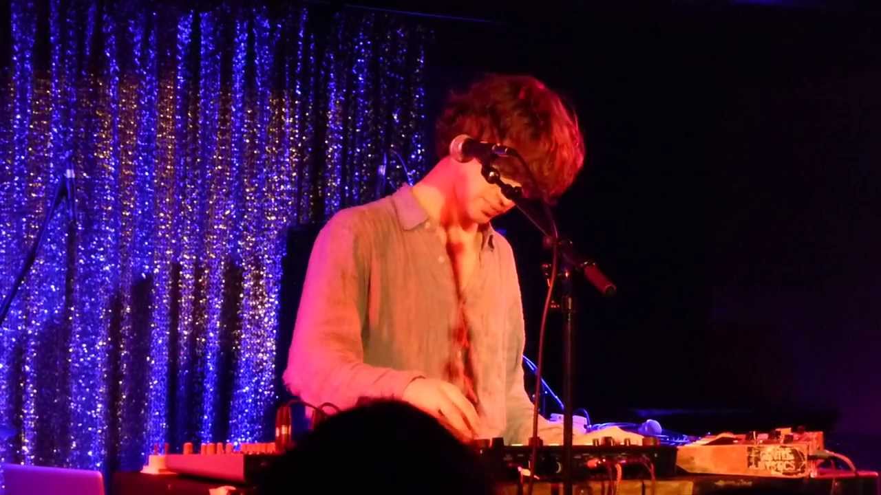 Cosmo Sheldrake (support of Johnny Flynn) - Rich - live Atomic Café Munich 2013-11-20