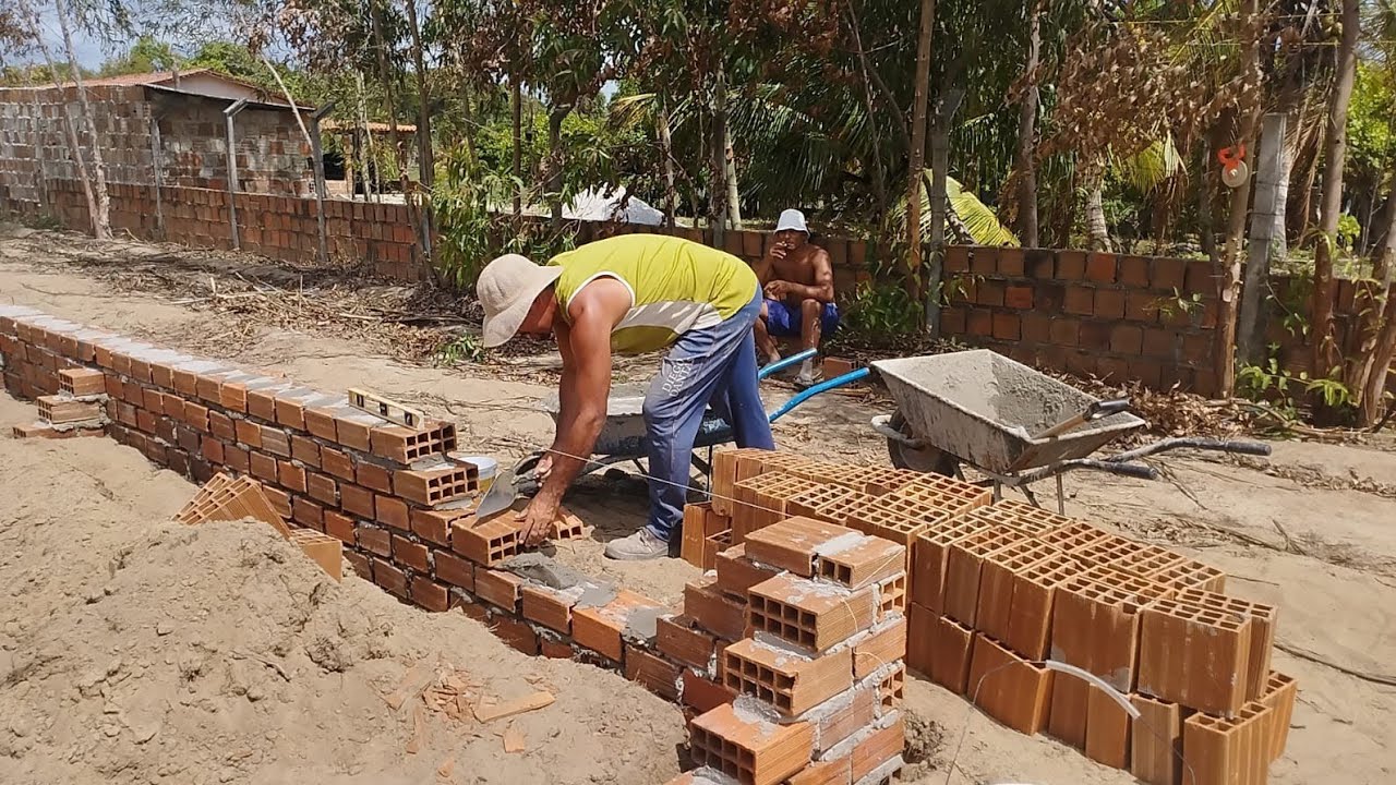 As chuvas interromperam a construção da nossa casa aproveitamos para plantar