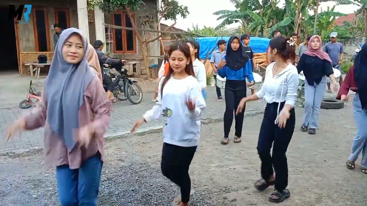 Tintana & Putri Panggung, Latihan Drumband Nirwana, Mayoret cantik Terbaru 2025.
