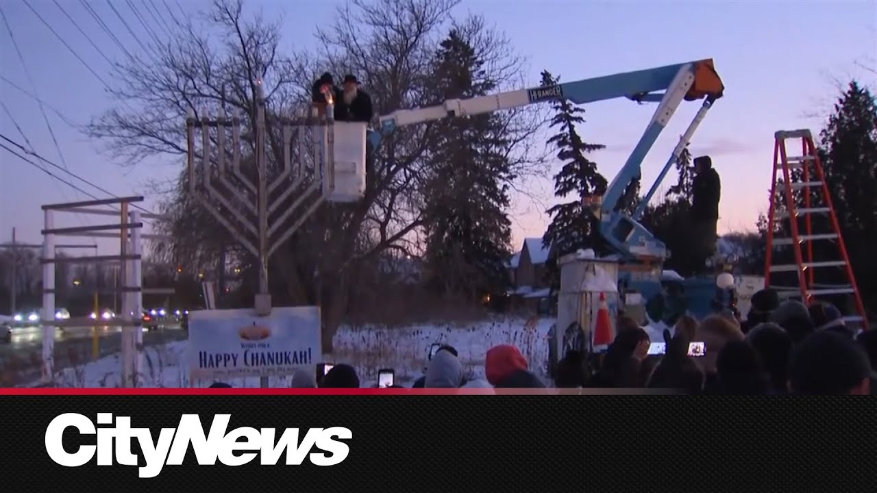 Toronto Hanukkah celebrations continue following terror attack in Australia