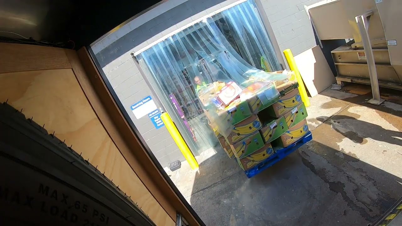 PULLING PANTRY TRAILER WITH MY TRUCK BIG RED EP02 (FLYING BOXES)