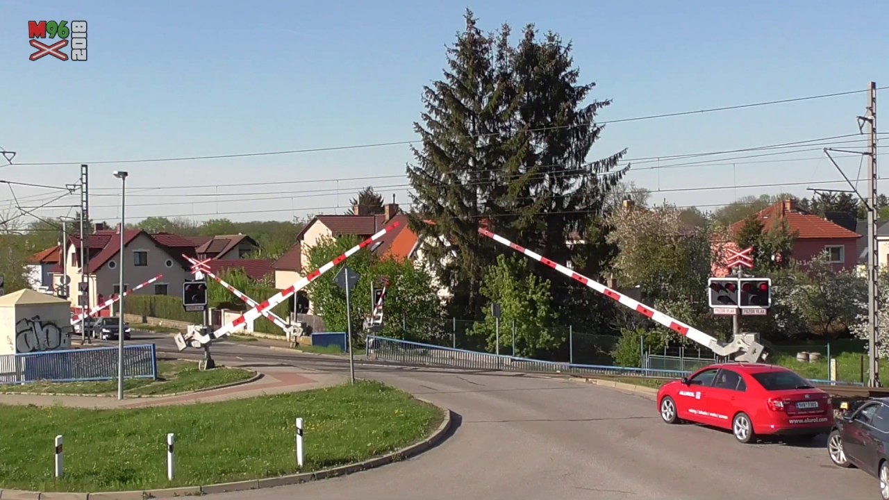 Železniční přejezd Praha-Uhříněves [P5674] - 27.4.2018 / Czech railroad crossing