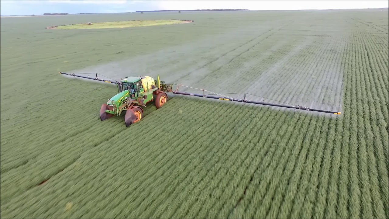 Pulverizador jonh deere 4730 com fibra de carbono-Fazenda União.