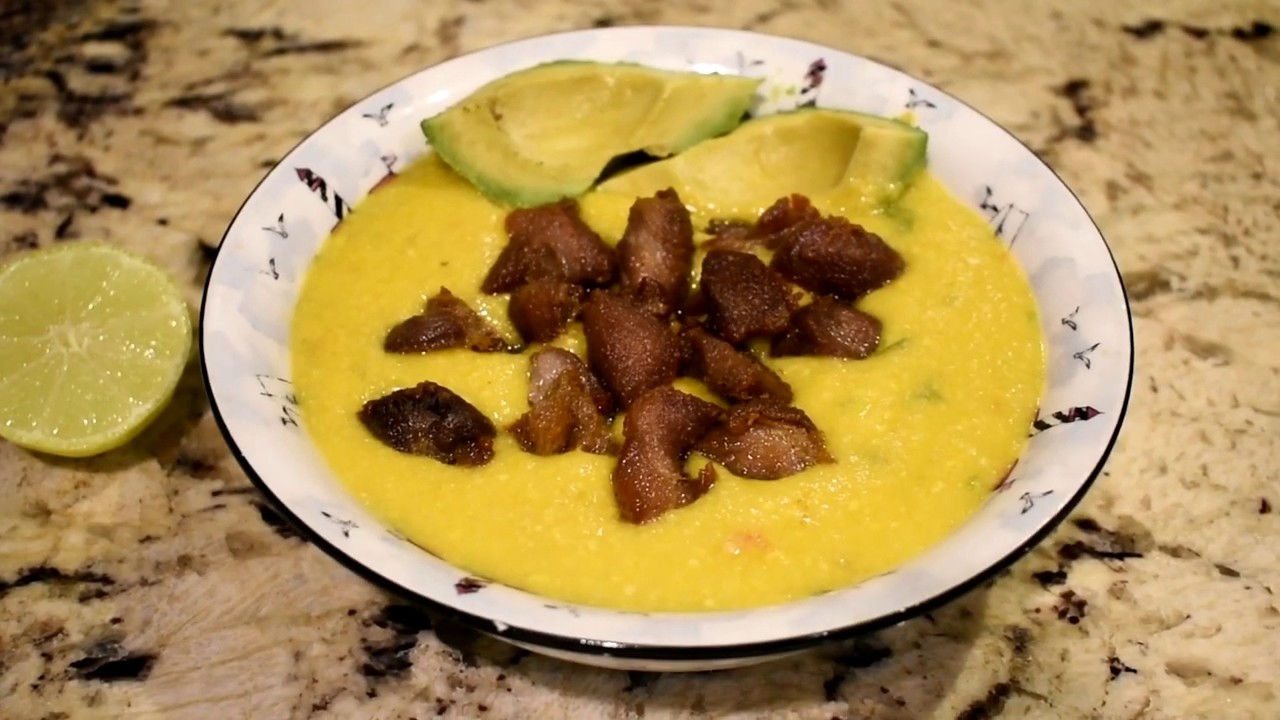 Tamal en cazuela con masitas de puerco