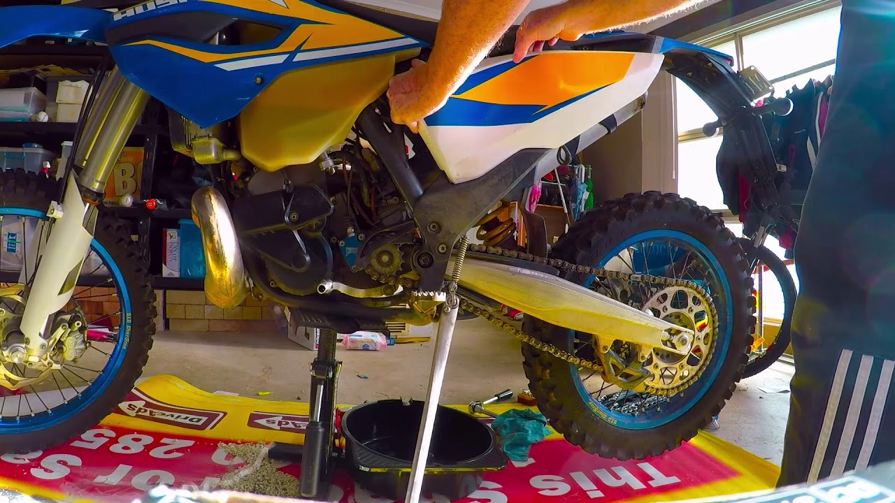 Husaberg TE300 air filter and oil change