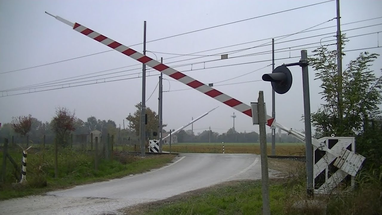 Spoorwegovergang Treviso (I) // Railroad crossing // Bahnübergang
