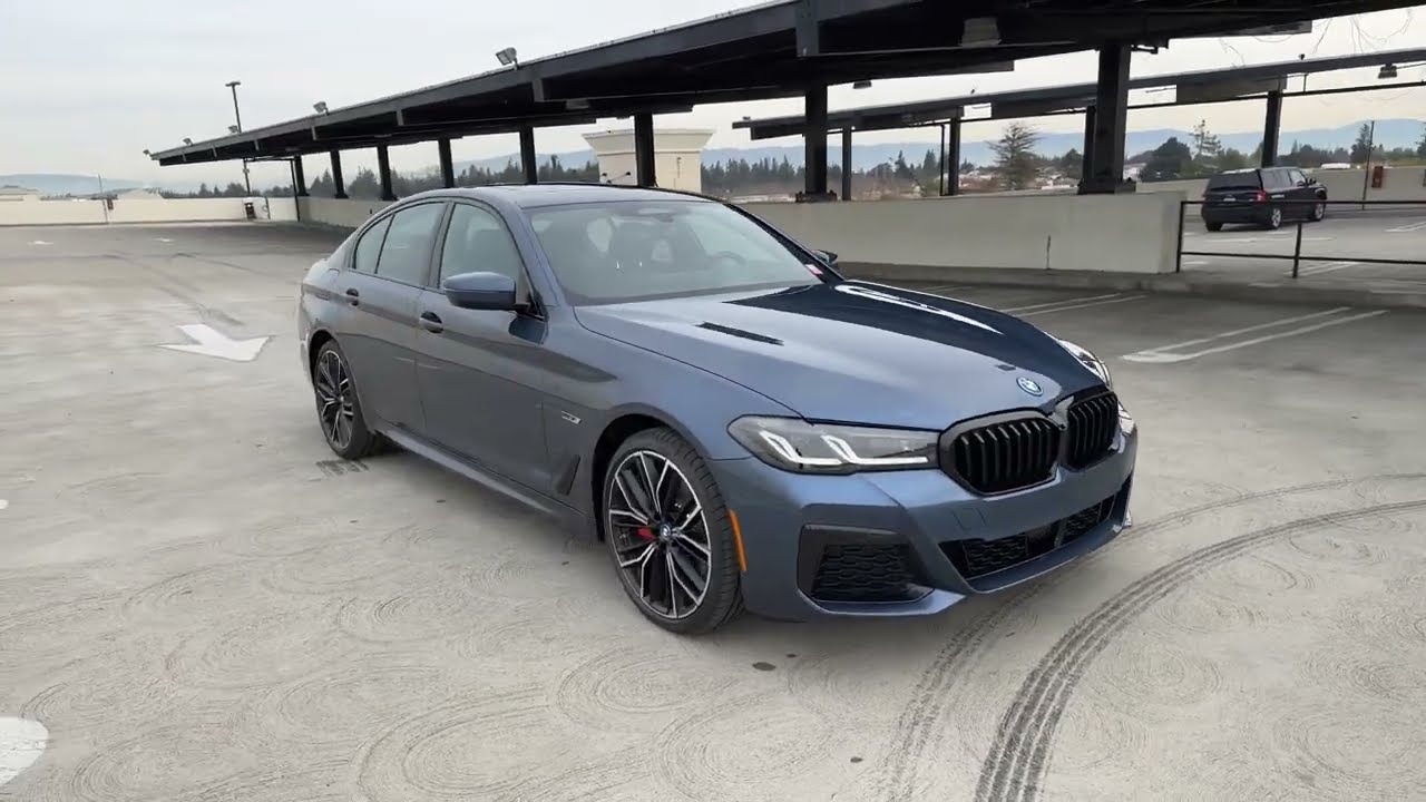 Tour the 2023 530e in Arctic Race Blue | 4K
