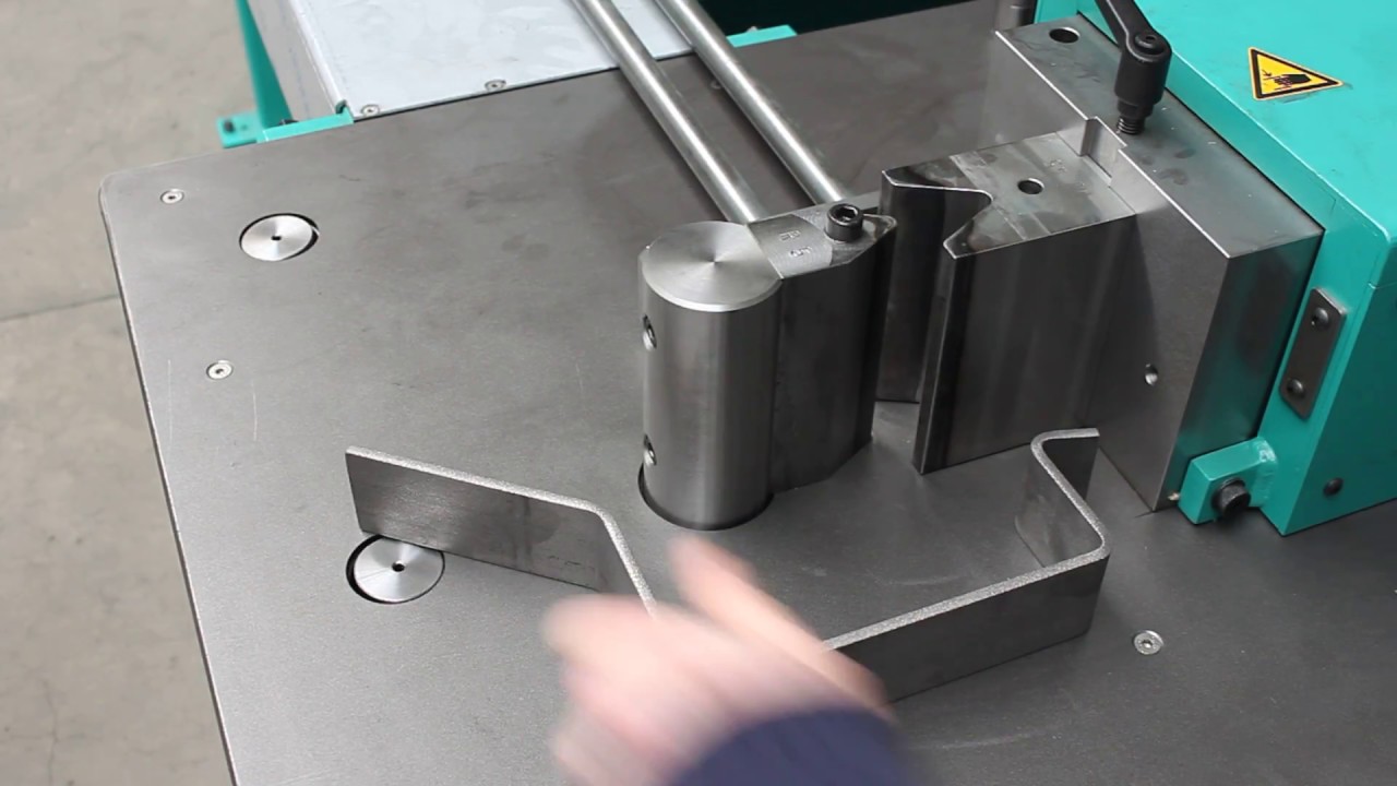 Flachstahl biegen mit Horizontalbiegemaschine Stierli-Bieger 220 CNC