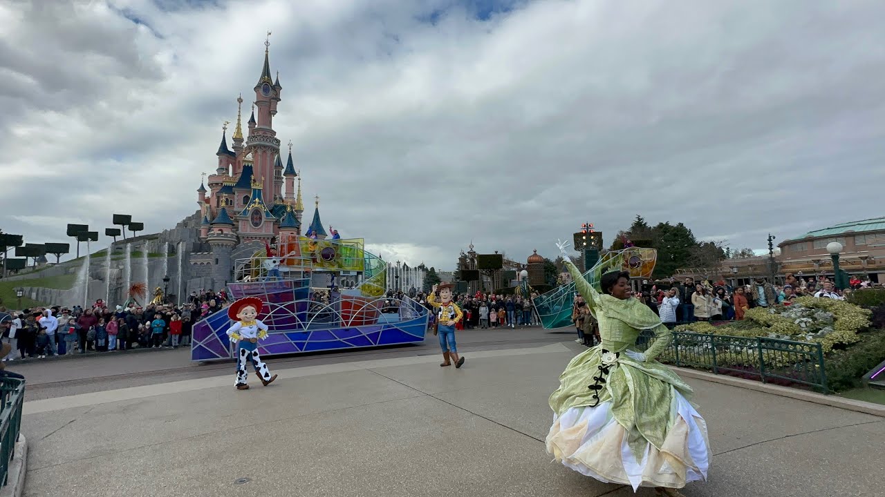 Disneyland Paris: Un Monde Qui S’illumine ✨