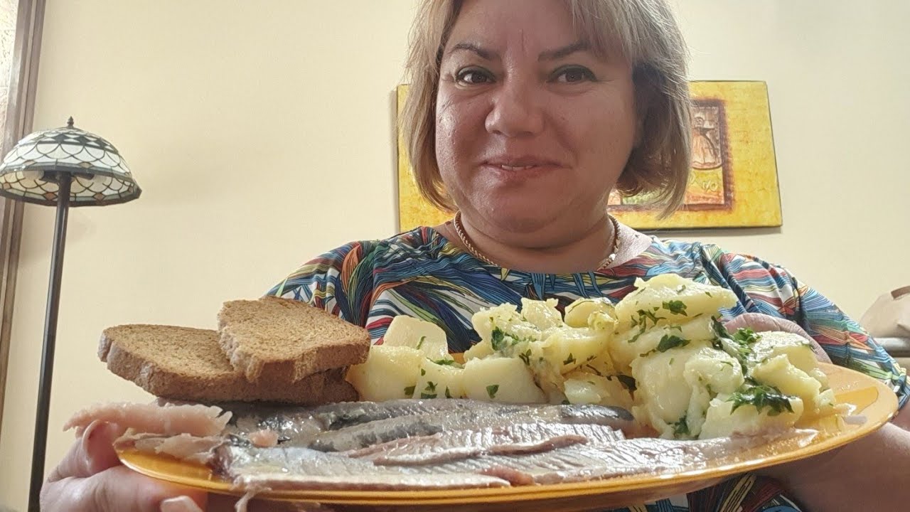 МУКБАНГ💢 СЕЛЁДКА С КАРТОШКОЙ.мои не поймут MUKBANG🍴herring with potatoes,how can you not love it