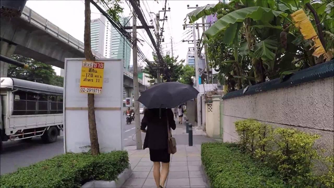 WALKING IN BANGKOK - SILOM TO SURASAK BTS