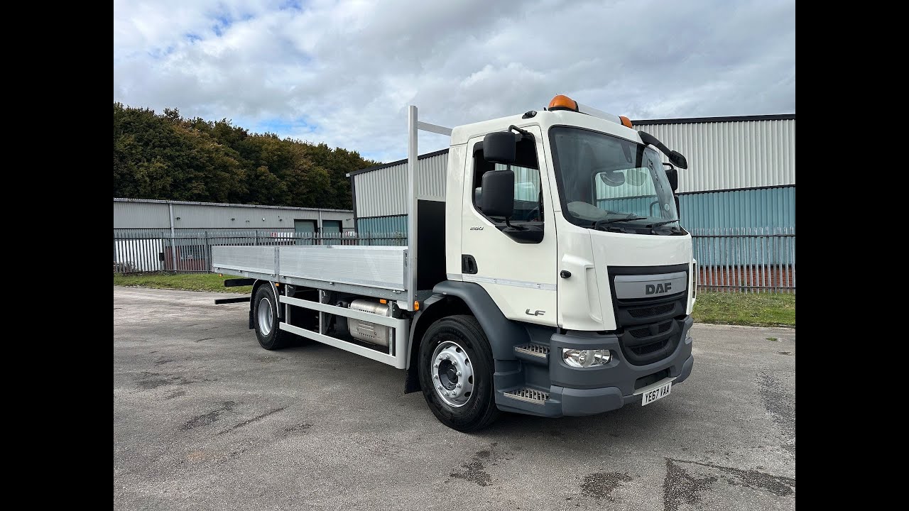 For sale - 2017 18T DAF LF260 with a new 22ft Dropside body