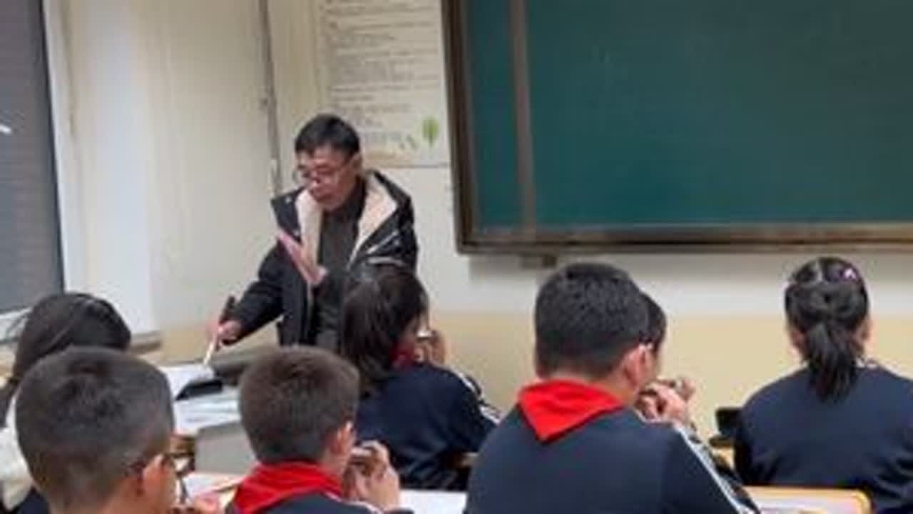 #口琴演奏 #口琴教学 #东方乐器#今天普华小学口琴社团第一次排练《走向复兴》一声部，孩子们很认真学习，你们很棒！[玫瑰][玫瑰][玫瑰]