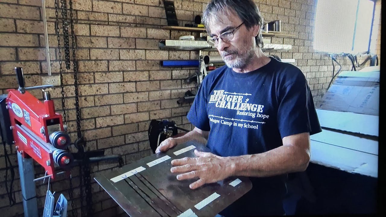 Automotive fabrication tutorials series with AC Autofab. Part 2, Simple lead wipe.