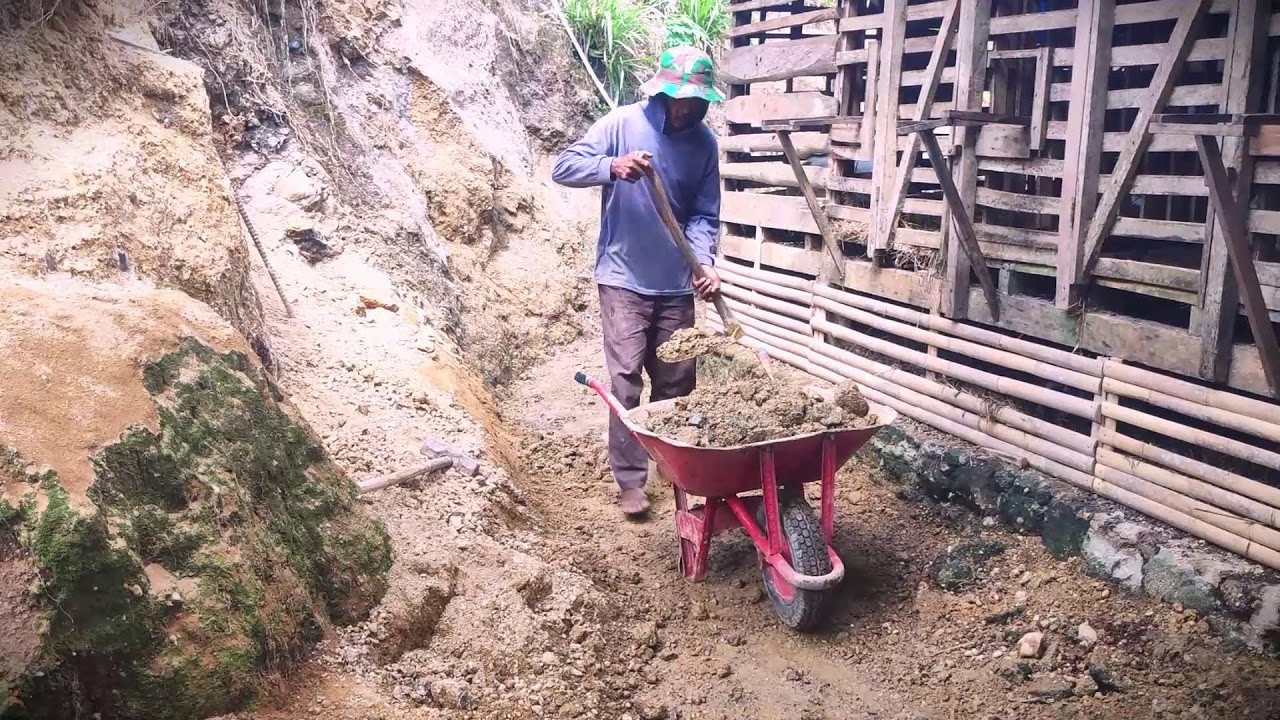 Hard Labor: Leveling Rocky Ground with a Wheelbarrow #RuralAgriculture #TraditionalFarming