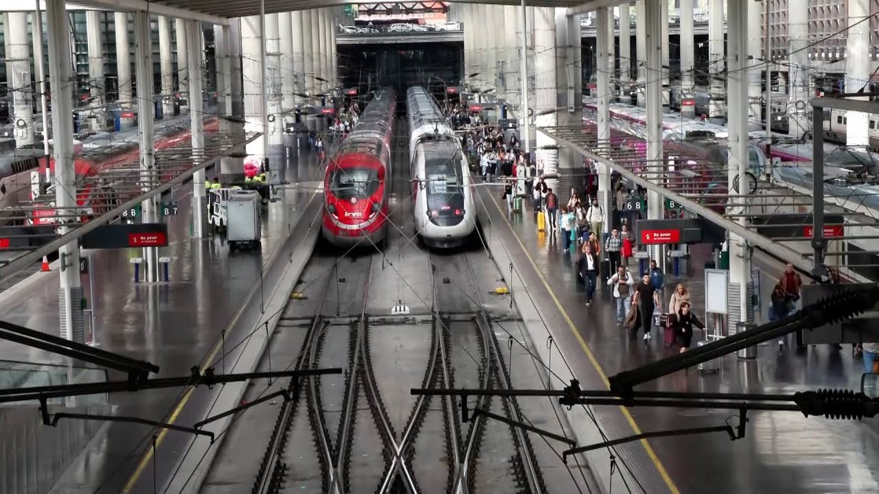 Adif hizo descarrilar el tren sin control para evitar una posible colisión en Atocha