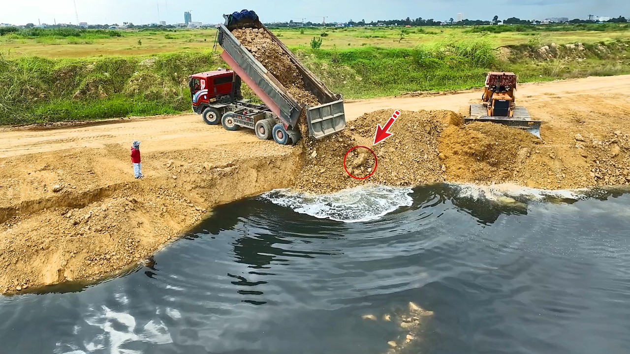 Big Land Slide !! New Amazing Land Transport Combination With Bulldozer KOMATSU D53& Dump Truck 25T