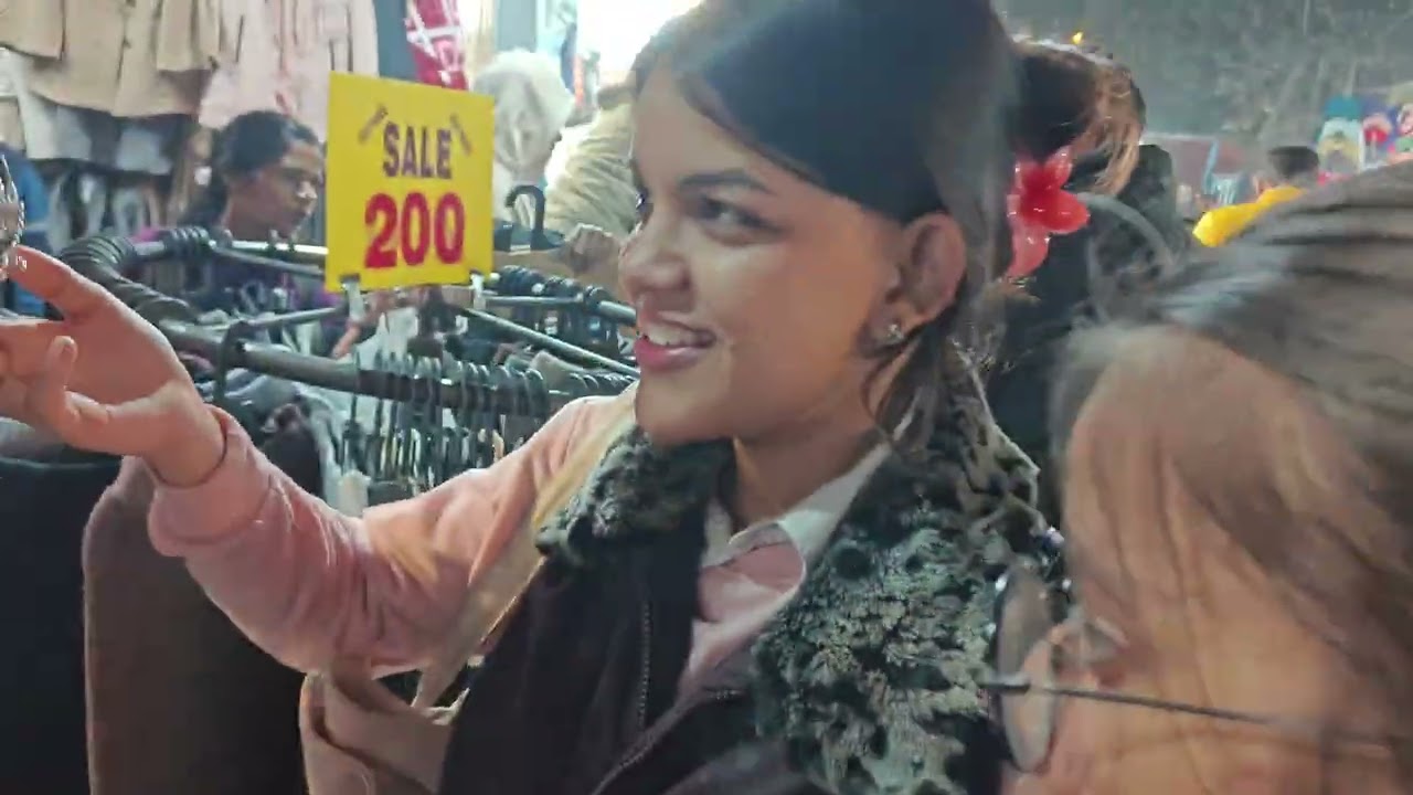 Shopping in Sarojini Market😎