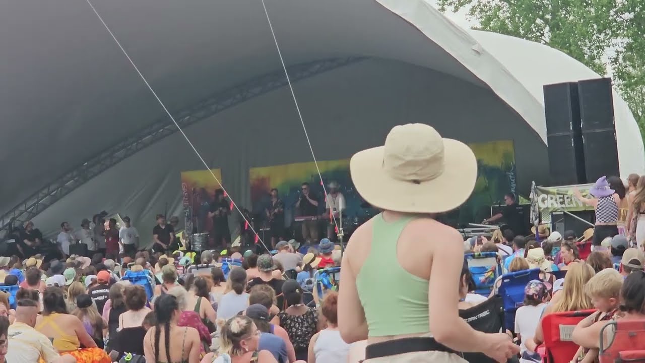 Gone Gone Beyond + Moontricks + Dirtwire - She Just Can't Help But Shine
